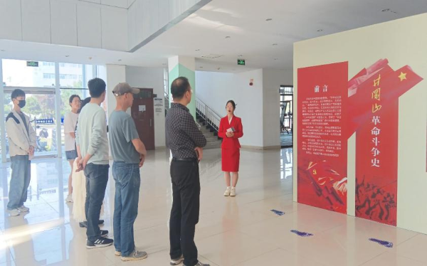 農(nóng)工黨燕山大學(xué)支委會(huì)開展參觀“跨越時(shí)空的井岡山精神”專題展覽活動(dòng)-2_resized.png